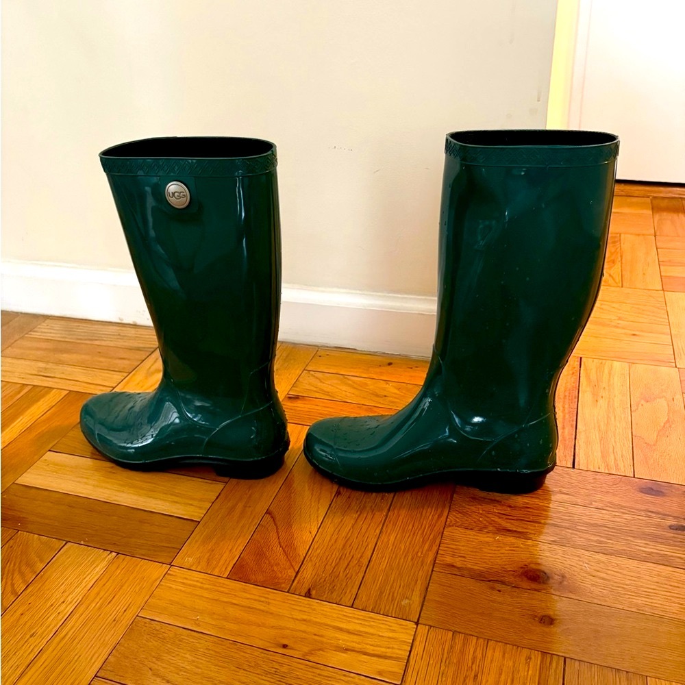UGG Women's Shaye Rain Boot, Pine, 7 B US NEVER WORN